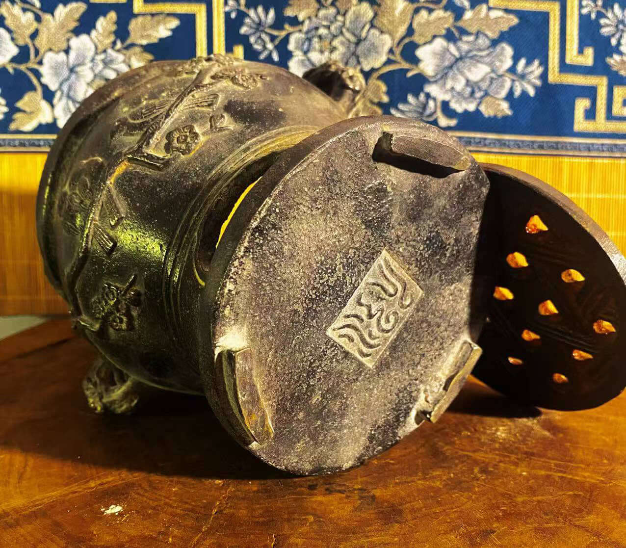 vesselofzen-Antique-style bird song plum branch charcoal stove