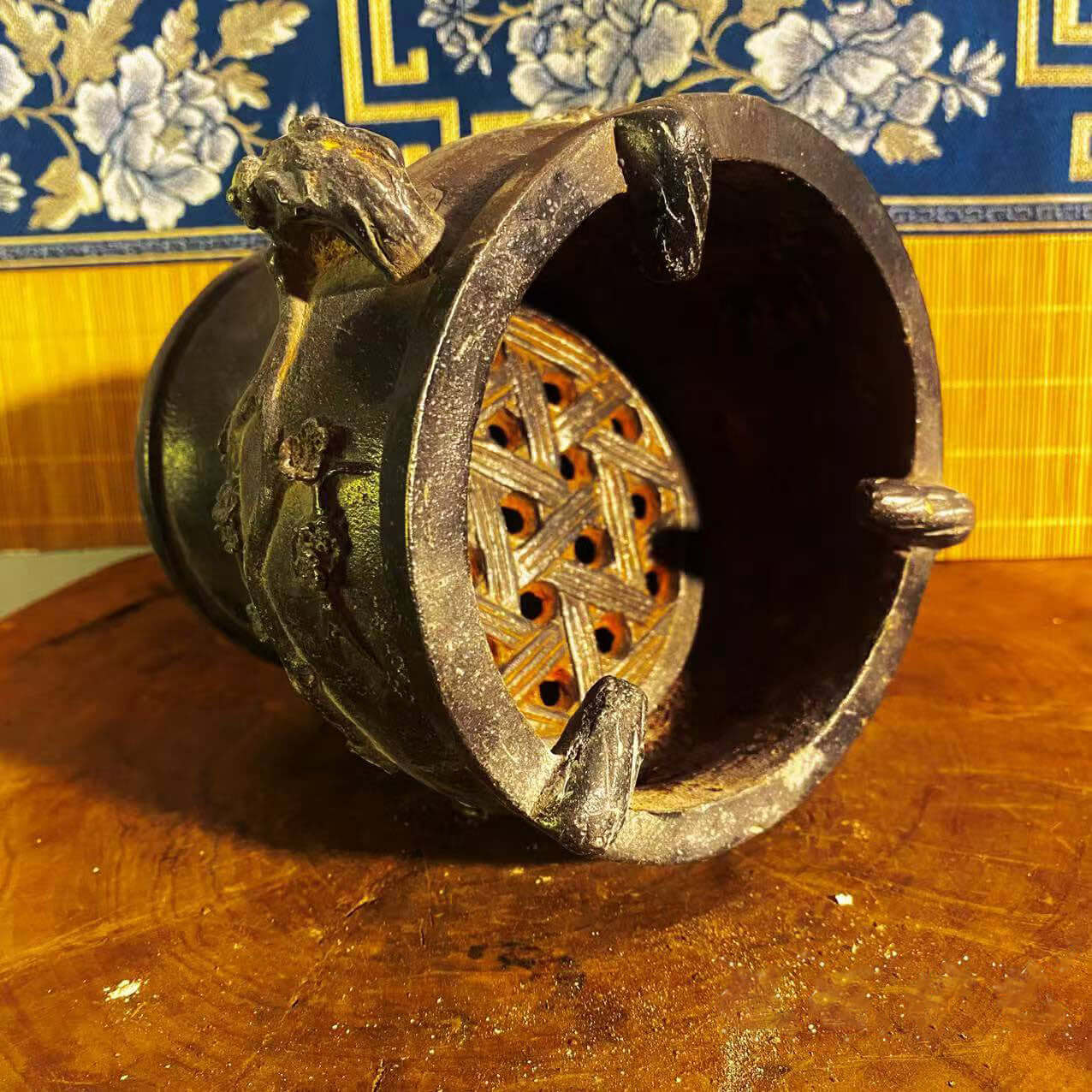 vesselofzen-Antique-style bird song plum branch charcoal stove